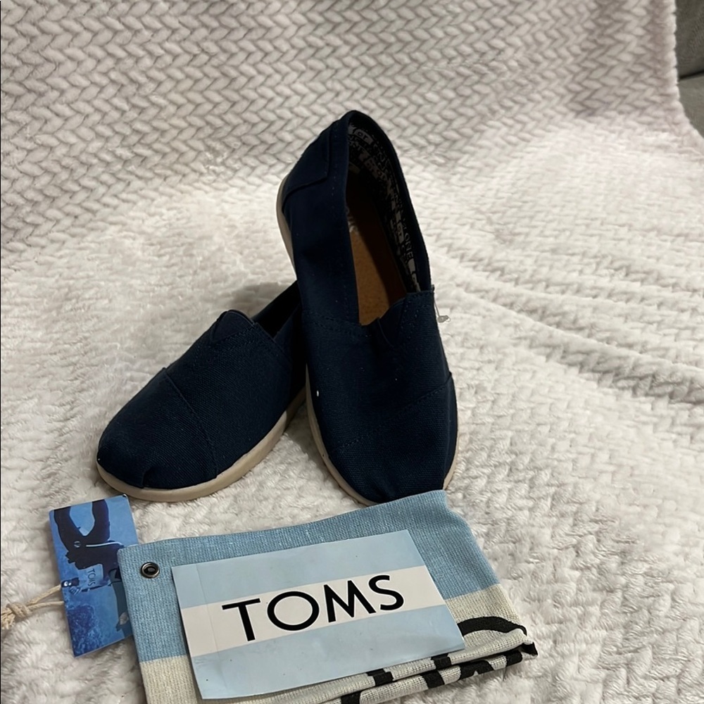 TOMS Navy Kids Shoes Size 3Y NEW